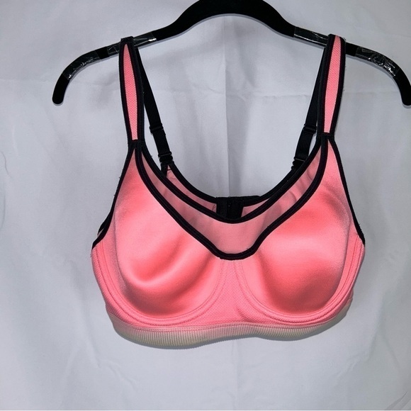Victoria’s Secret Sports Bra Double Layer Padded Lightly Molded Medium Support - Picture 4 of 13